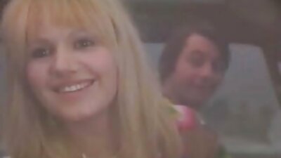 ພັນລະຍາທີ່ໜ້າຮັກຂອງຂ້ອຍກຳລັງບີບອັດປາກຊ່ອງຄອດທີ່ຫຼໍ່ຫຼອມດີຂອງຂ້ອຍດ້ວຍເຄື່ອງຫຼິ້ນຂອງອະໄວຍະວະເພດໃຫ້ປະລາດໃຈ