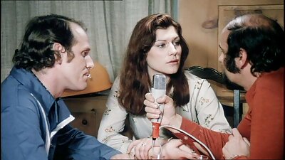 ຂ້າມ dressing ມ່ວນ waering ຫຼັກຊັບແມ່ຍິງແລະ knickers